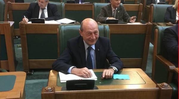 ce intrebare ii pune basescu gabrielei firea