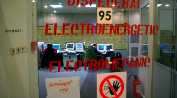 metrorex politia metrou dirijeaza calatorii in statiile cu un trafic crescut succesiunea trenurilor are loc la intervale intre 3 si 6 minute