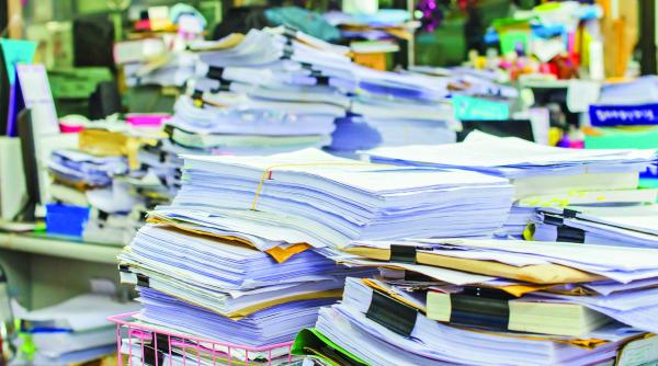 fabricile de bani tinute inchise de romania