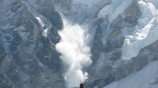sibiu risc mare de producere de avalanse la peste 1 800 de metri in masivele bucegi si fagaras versantul nordic