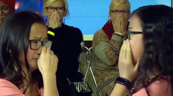 video reintalnire emotionanta a doua gemene despartite cand aveau doar 15 luni