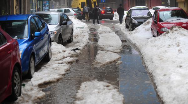 firea toate masinile parcate care blocheaza circulatia pe banda intai vor fi ridicate