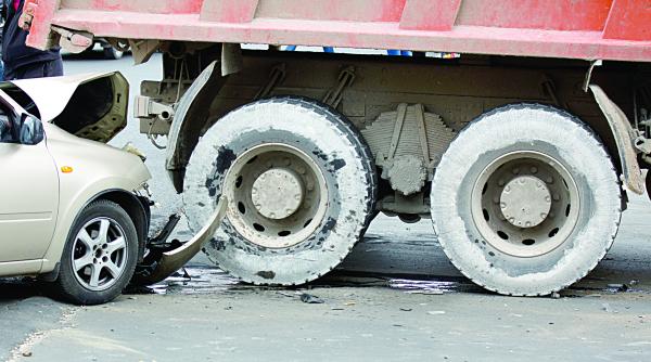 comportamentul companiei asirom tine aproape de cel al defunctelor astra si carpatica