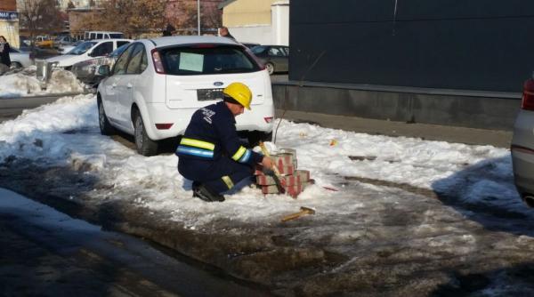 prahova 40 de persoane evacuate dintr un supermarket dupa ce o masina a avariat o teava de gaze