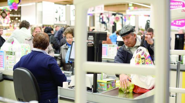 salariile mici ne arunca la coada europei