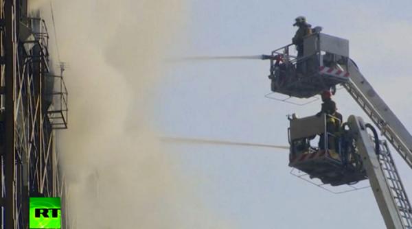 video cel putin 30 de persoane au murit dupa prabusirea unui imobil de 17 etaje la teheran