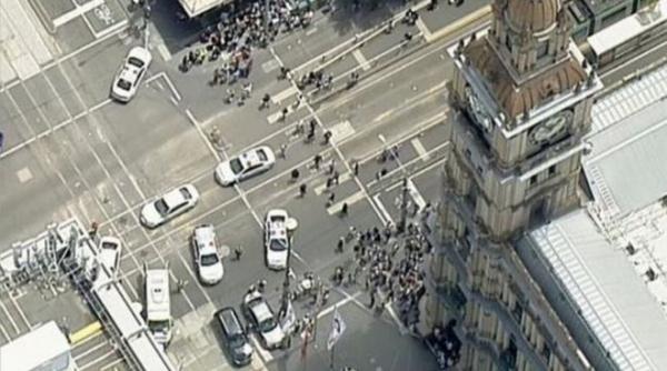 posibil atentat terorist o masina a intrat in plin in pietoni in melbourne