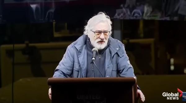 video robert de niro cher michael moore si alec baldwin au manifestat impotriva lui trump la new york
