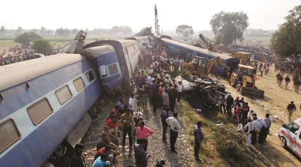 india peste 30 de morti si circa 50 de raniti din cauza deraierii unui tren in sudul tarii