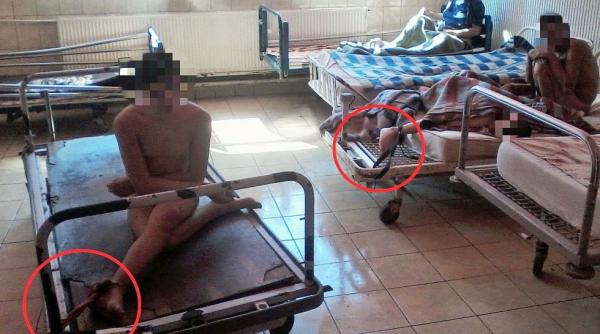 tolo ro oameni legati cu chingi de tir de paturi la centrul de boli psihice din maciuca pentru ca infirmierii amenajeaza casa managerului