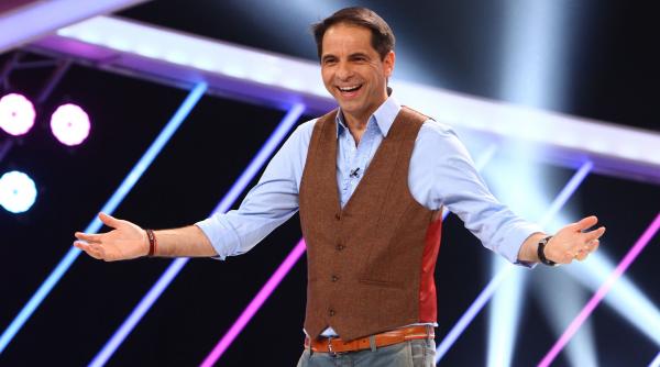 va vine sa credeti iata ce meserii au avut vedetele inainte sa devina cunoscute