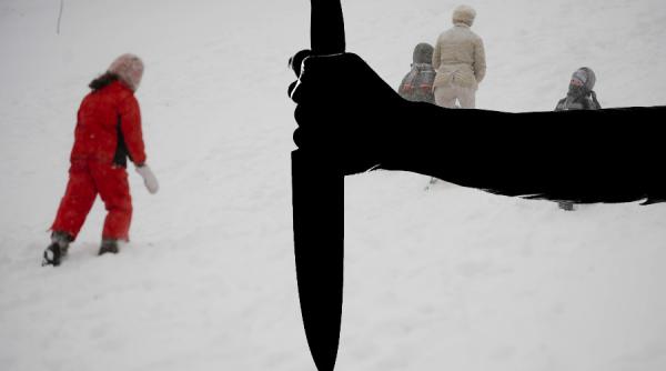 prahova barbat cu afectiuni psihice retinut dupa ce a alergat copii pe strada cu un cutit in mana