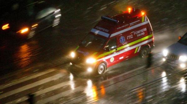 o ambulanta a luat foc in mers la vaslui