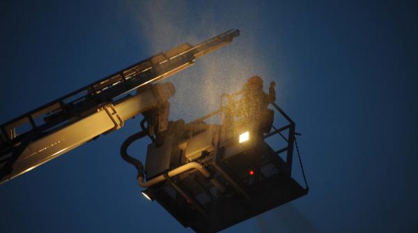 incendiu intr un mall din bucuresti un barbat transportat de urgenta la spital