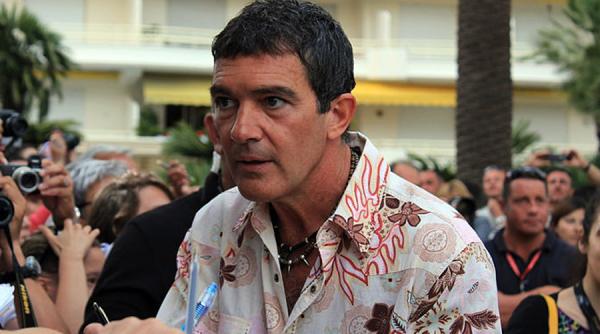 antonio banderas spitalizat dupa ce a acuzat dureri agonizante in piept