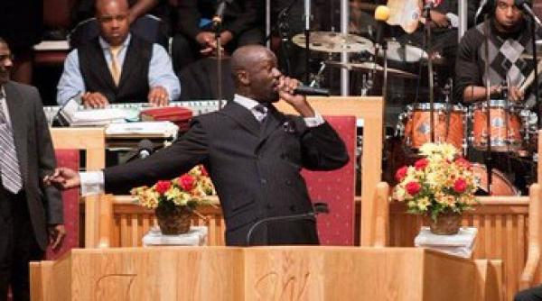 un pastor din florida a fugit gol dupa ce a fost prins de sotul femeii cu care avea o aventura