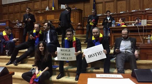 nou protest usr in parlament in debutul sedintei cexn al psd
