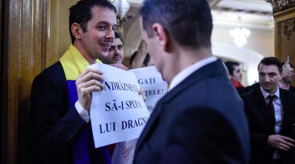 dispute la inceputul sedintei de plen a camerei in contextul unui nou protest usr