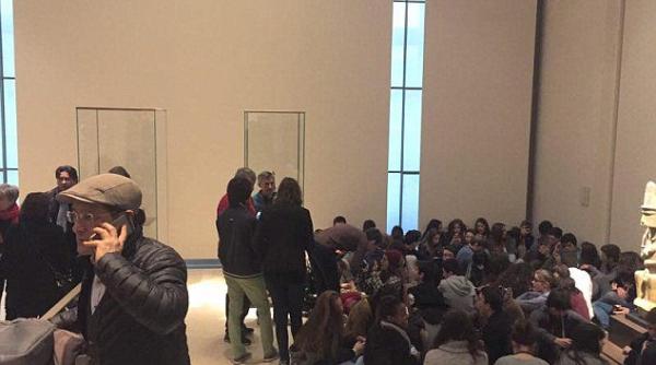 franta un militar a ranit un barbat care a incercat sa l atace cu un cutit la intrarea la muzeul luvru