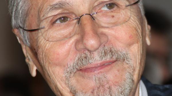 emil constantinescu cere guvernului abrogarea oug referitoare la modificarea codurilor penale