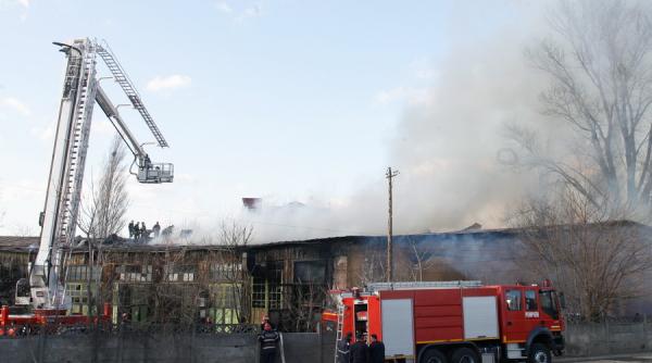 incendiu la o fabrica de conserve din glina