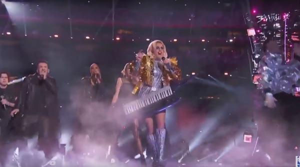 lady gaga show senzational in deschiderea finalei super bowl
