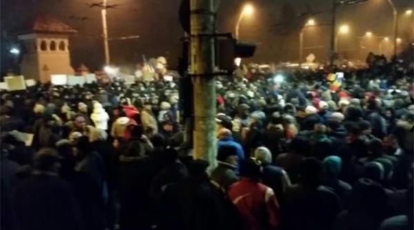 peste 2 500 de oameni la contramanifestantia de la palatul cotroceni