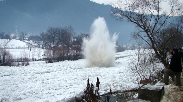 gheata cu grosimi de 6 metri pe raul bistrita