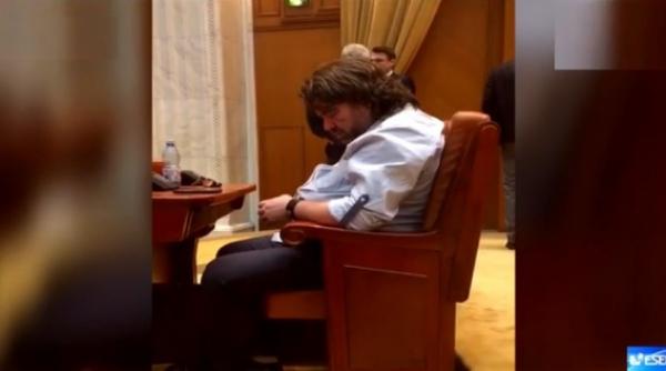 mihai gotiu usr dupa ce a fost filmat dormind in plen am decis sa ma auto sanctionez cu indemnizatia pe o saptamana o voi dona