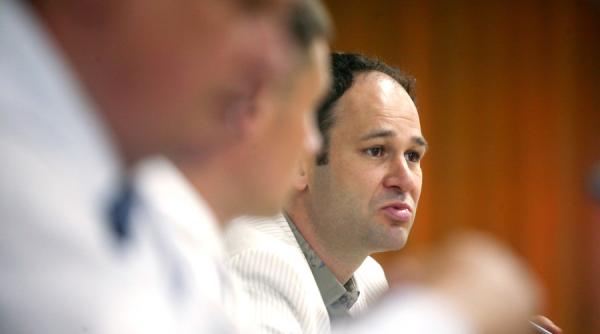 consilierii usr sector 3 ii cer lui robert negoita sa posteze pe site toate contractele incheiate de primarie