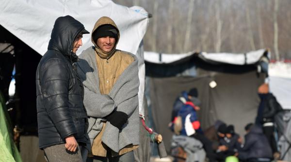 decizia ungariei de a tine refugiatii in containere aspru criticata de amnesty international