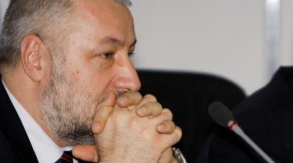 iulian fota sub contract cu sri baga serviciul intr un scandal politic