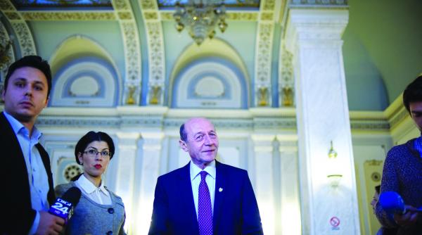 basescu acest guvern trebuie sa plece