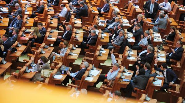 parlamentul a avizat favorabil solicitarea presedintelui privind initierea referendumului national referitor la continuarea luptei anticoruptie