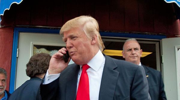 sua doi senatori cer lamuriri privind smartphone ul nesecurizat folosit de presedintele donald trump