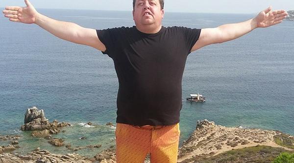 chef cu lautari mancare fina si bautura la ziua de nastere a unui preot vasluian