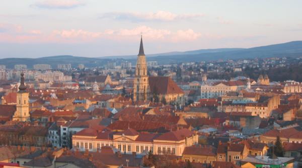 o latura a pietei unirii din cluj napoca va fi transformata in zona pietonala