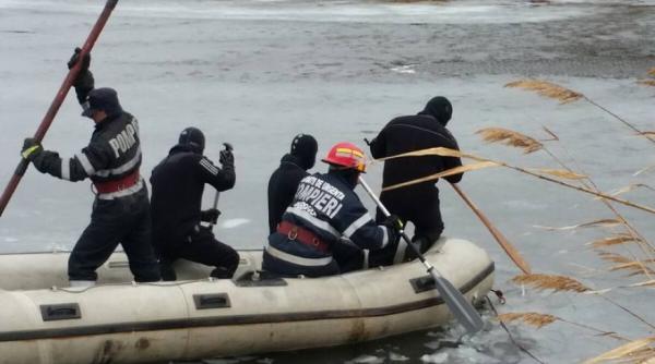 constanta un barbat care pescuia la copca a murit dupa ce s a spart gheata sub el