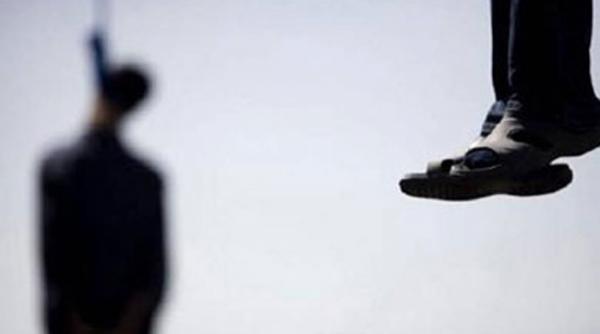 un tanar din radauti s a spanzurat in scara unui bloc de locuinte