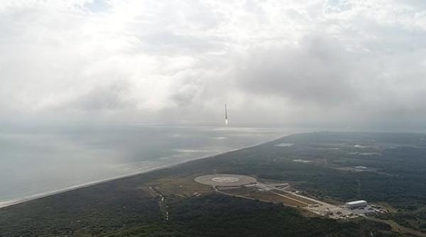 video racheta lui elon musk s a intors cu succes pe pamant