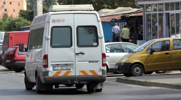 satu mare patru afgani si doi vietnamezi gasiti ascunsi intr un microbuz la vama petea