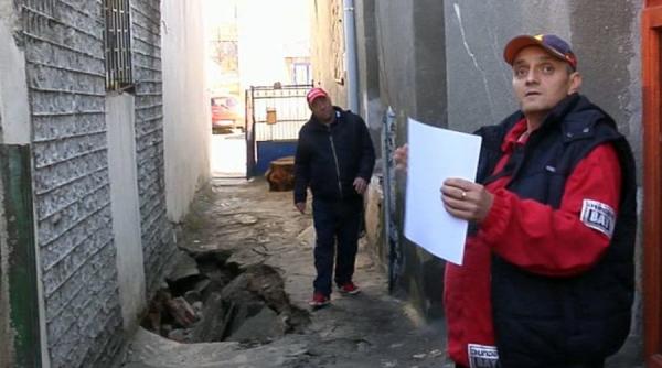 o strada din galati se scufunda proprietarii caselor sunt disperati