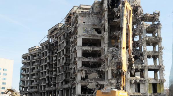 galerie foto demolarea cladirii de langa pasajul baneasa