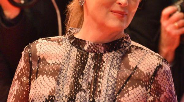 meryl streep l a acuzat pe designerul karl lagerfeld ca ii umbreste prezenta la ceremonia oscarurilor