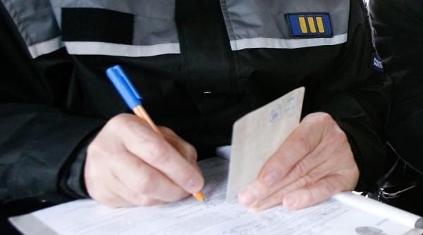 amendat cu 1 000 de lei pentru ca a tras vanturi