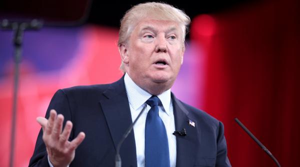 trump face acuzatii din ce in ce mai halucinante a declarat ca obama se afla in spatele protestelor