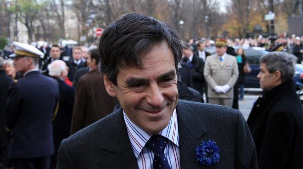 in pofida apropiatei sale inculpari fillon anunta ca isi continua campania electorala si denunta un asasinat politic