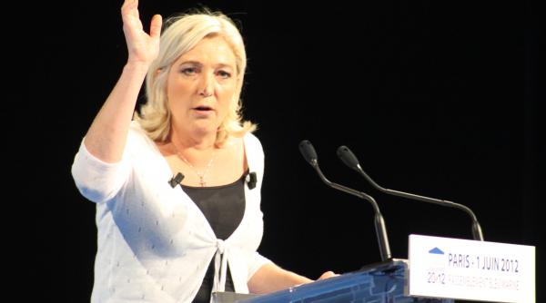 marine le pen a ramas fara imunitate parlamentara