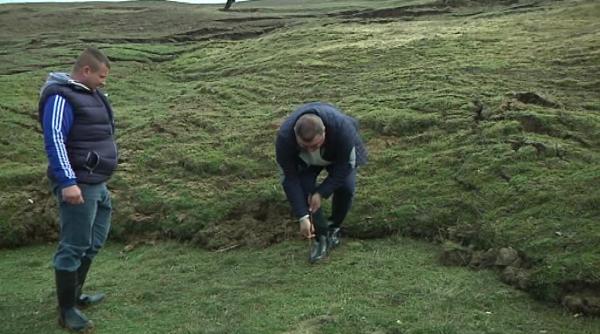 video la izvoarele pamantul a luat o la vale isu monitorizeaza evolutia alunecarii de teren