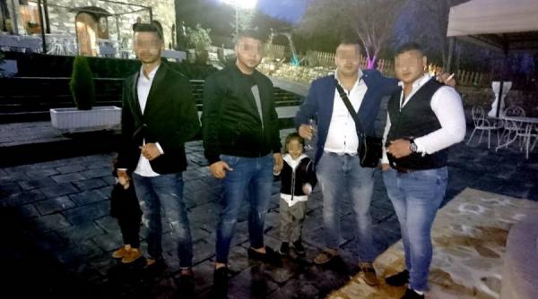 galerie foto politia spaniola i a identificat pe romanii de etnie roma care au fugit fara sa plateasca dintr un restaurant